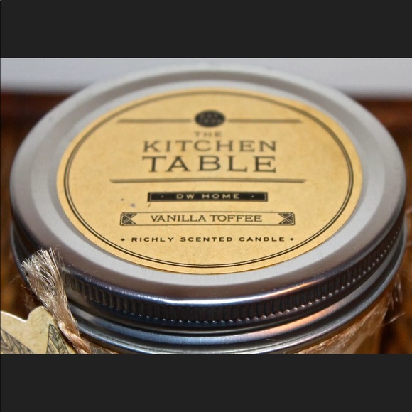 DW HOME VANILLA TOFFEE CANDLE RICHLY SCENTED NEW - Picture 2 of 4